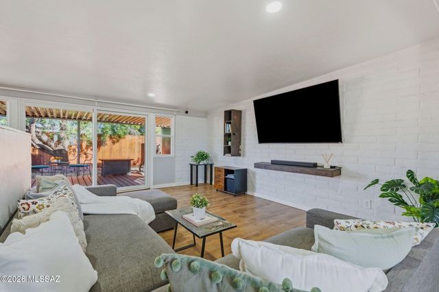 7041 E 42nd Street, Tucson, AZ 85730