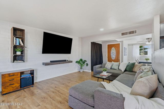 7041 E 42nd Street, Tucson, AZ 85730