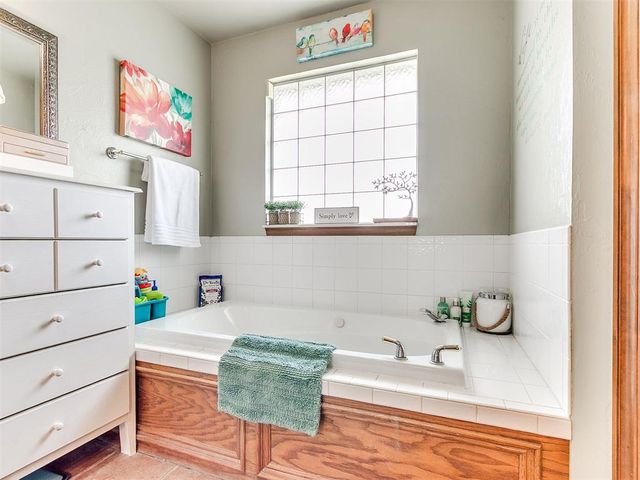 1609 Monterey Place, Edmond, OK 73013