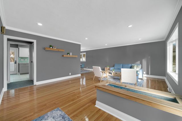 8228 Greenwood Avenue, Munster, IN 46321