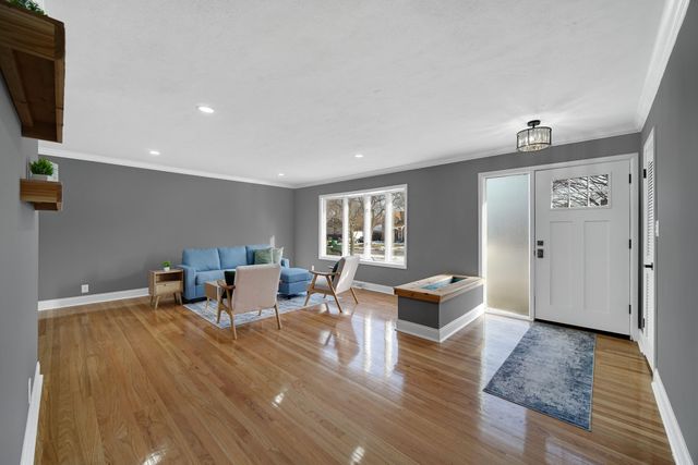 8228 Greenwood Avenue, Munster, IN 46321