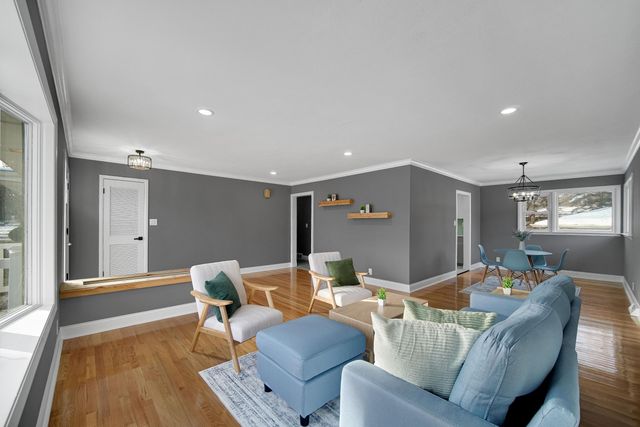 8228 Greenwood Avenue, Munster, IN 46321