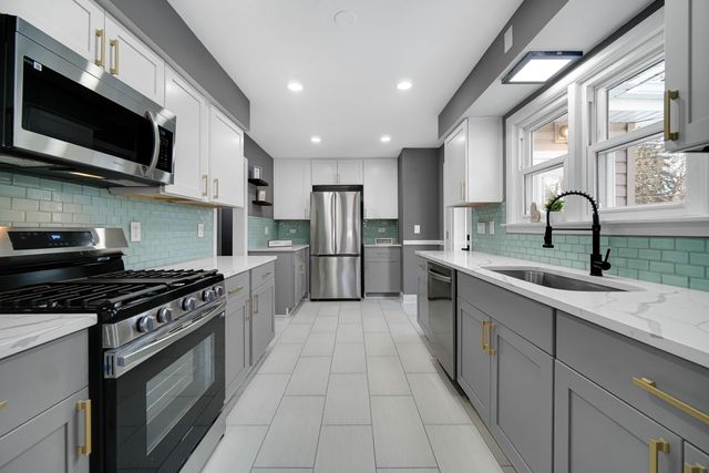 8228 Greenwood Avenue, Munster, IN 46321