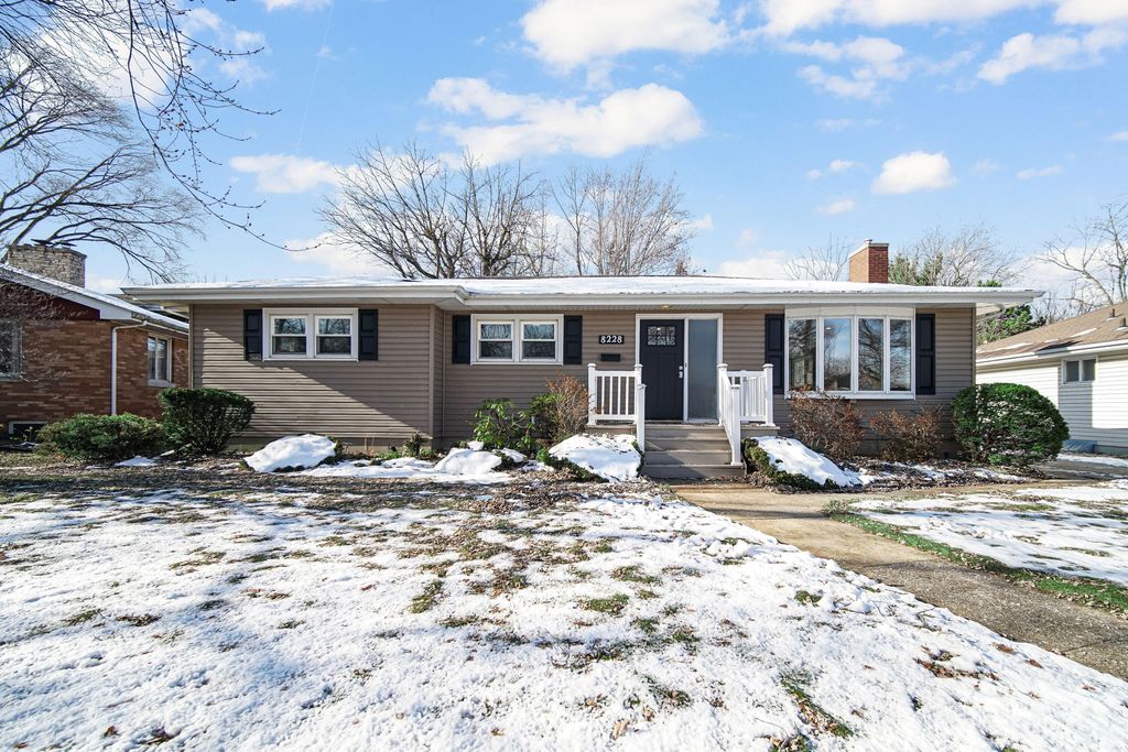 8228 Greenwood Avenue, Munster, IN 46321