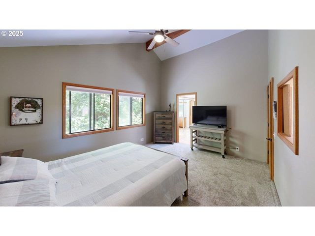 98393 E COUGAR Ln, Brookings, OR 97415
