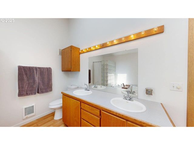 98393 E COUGAR Ln, Brookings, OR 97415
