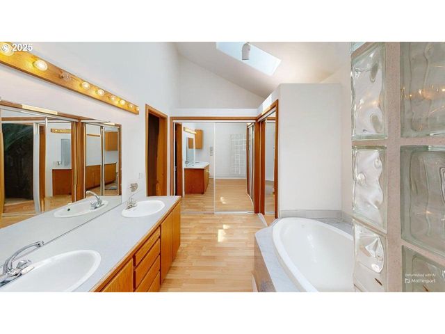 98393 E COUGAR Ln, Brookings, OR 97415