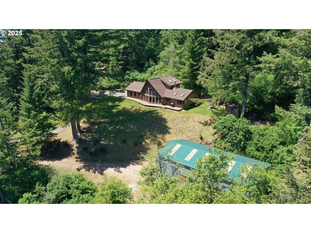 98393 E COUGAR Ln, Brookings, OR 97415