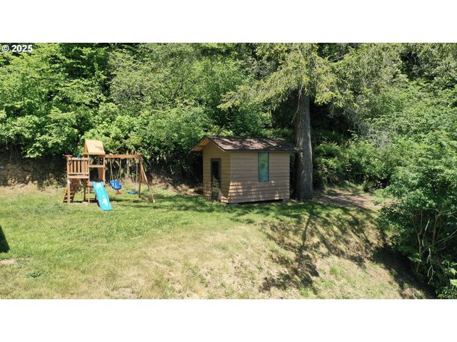 98393 E COUGAR Ln, Brookings, OR 97415