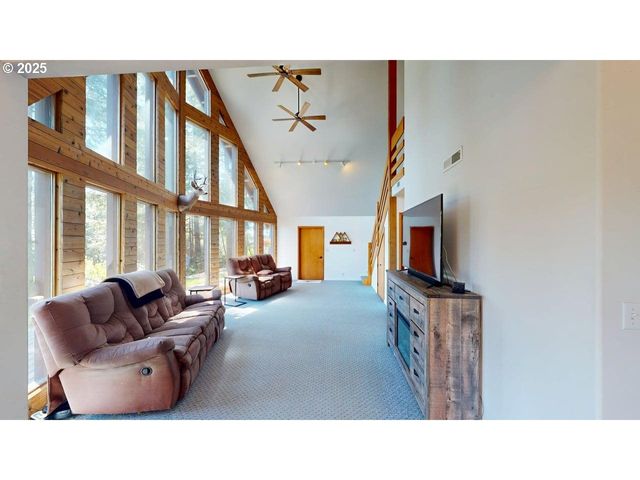 98393 E COUGAR Ln, Brookings, OR 97415