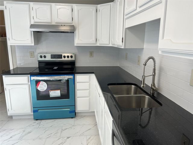 905 Camino Court, Grand Prairie, TX 75052