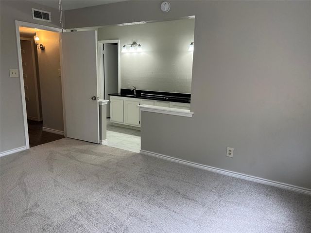 905 Camino Court, Grand Prairie, TX 75052