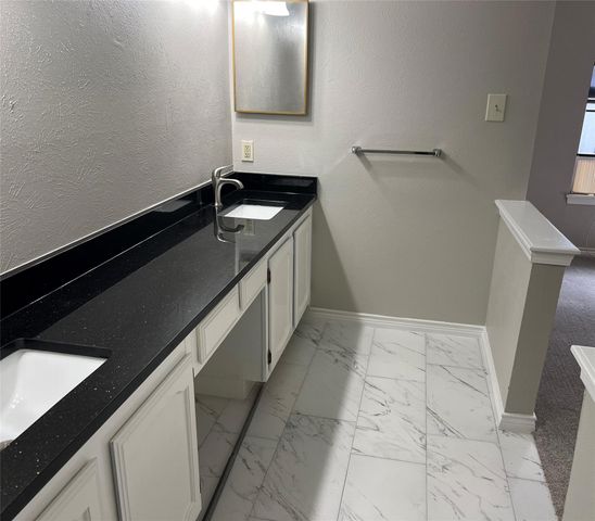 905 Camino Court, Grand Prairie, TX 75052