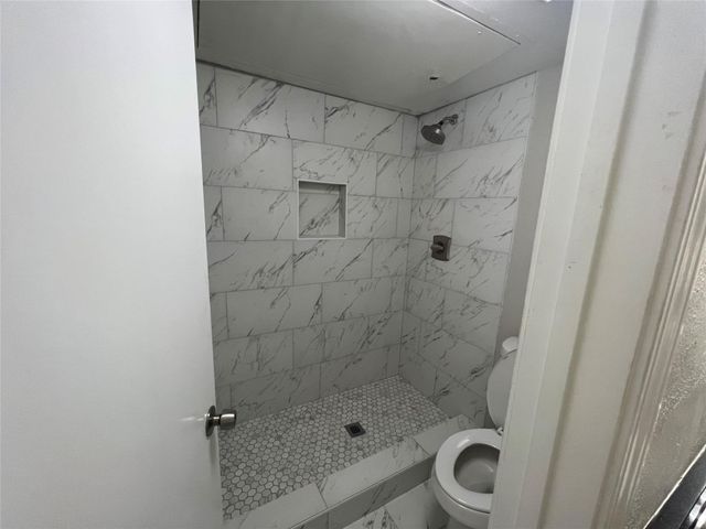 905 Camino Court, Grand Prairie, TX 75052