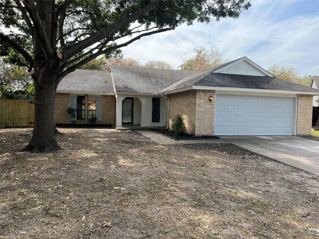 905 Camino Court, Grand Prairie, TX 75052