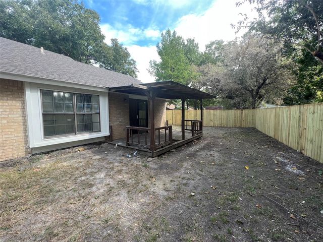 905 Camino Court, Grand Prairie, TX 75052