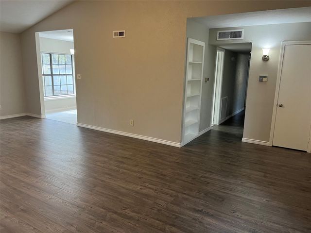 905 Camino Court, Grand Prairie, TX 75052