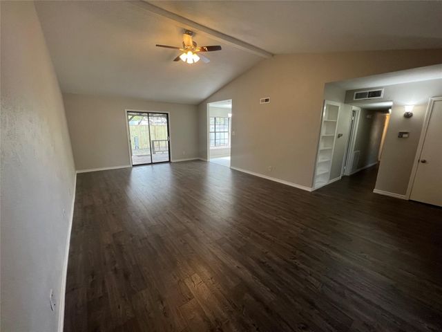 905 Camino Court, Grand Prairie, TX 75052