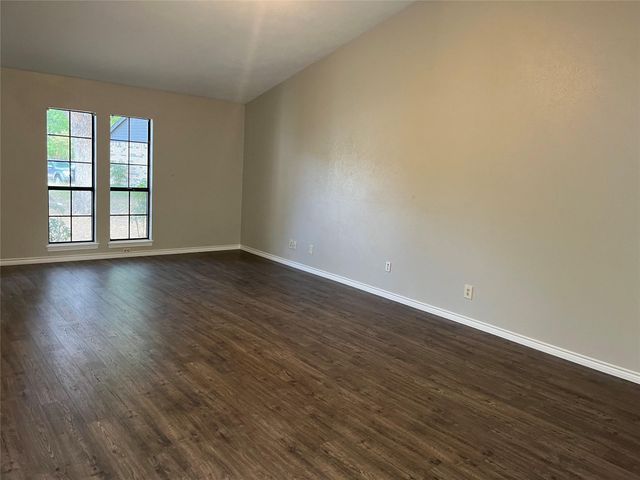 905 Camino Court, Grand Prairie, TX 75052