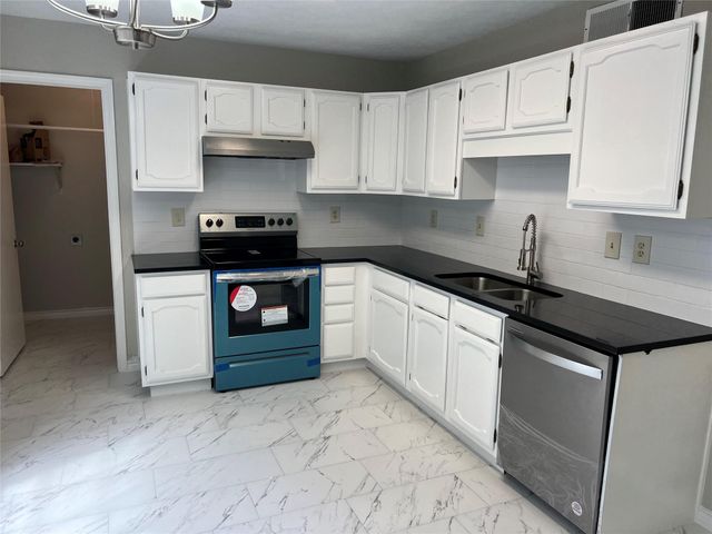 905 Camino Court, Grand Prairie, TX 75052