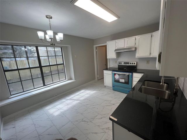 905 Camino Court, Grand Prairie, TX 75052