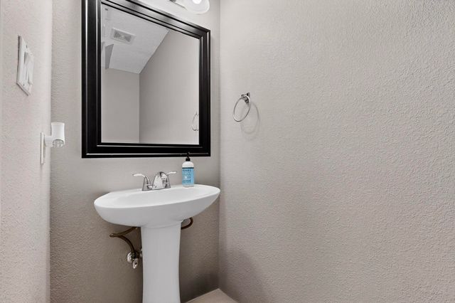 2005 Sea Breeze Street NW, Albuquerque, NM 87120