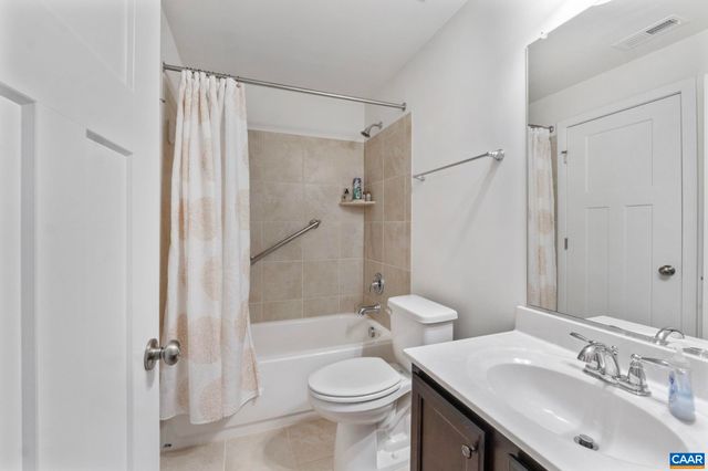 45 HERITAGE DR, Zion Crossroads, VA 22942