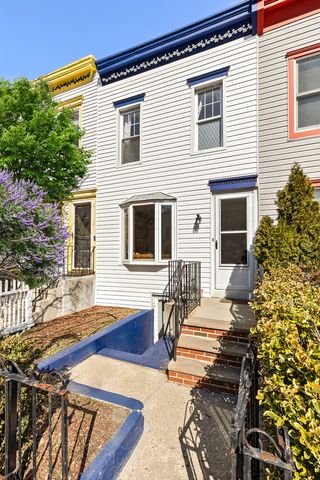 16 TEMPLE Court, New York City, NY 11218