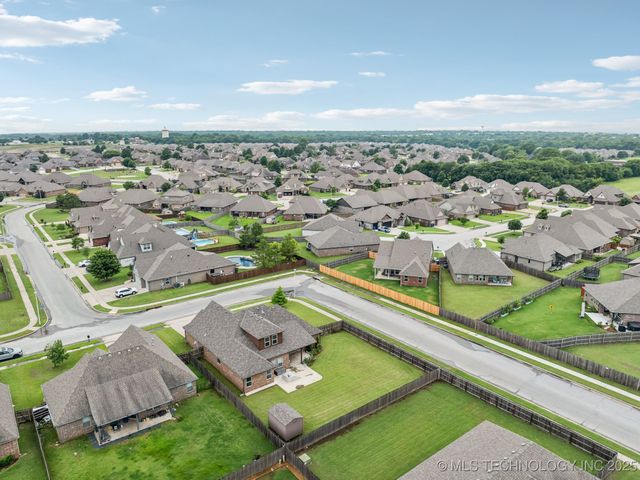 1620 E Boston Court, Broken Arrow, OK 74012