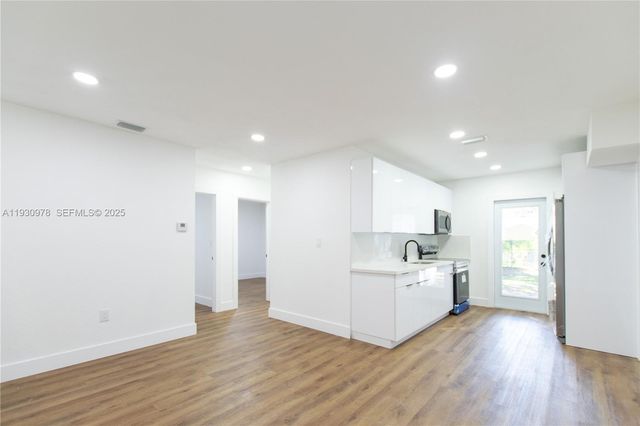 1814 NW 8th Pl, Fort Lauderdale, FL 33311