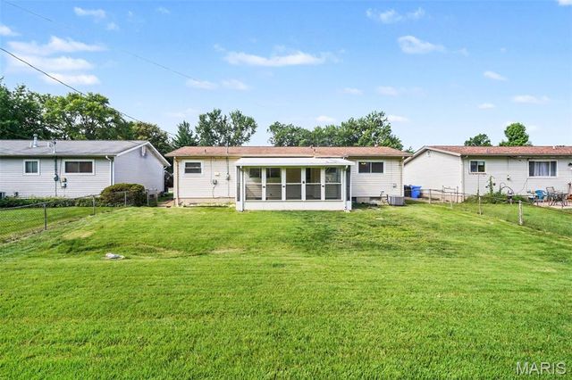 1105 5th Plaza, Florissant, MO 63031