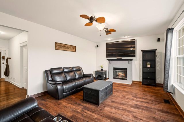 10840 45th AVENUE, Pleasant Prairie, WI 53158