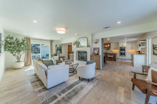 320 Cross Timbers Drive, Double Oak, TX 75077