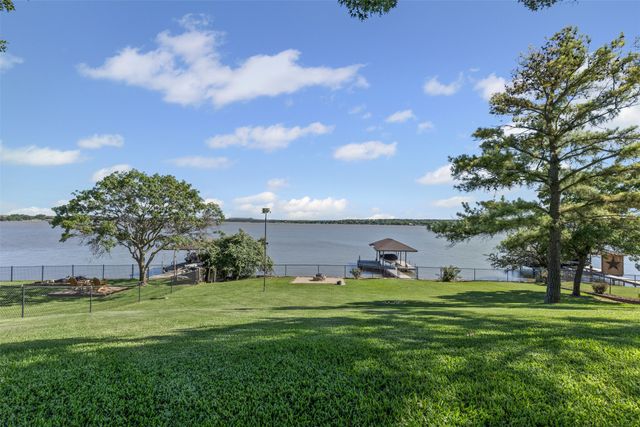711 Aqua Vista Drive, Granbury, TX 76049