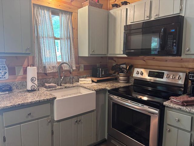 27 Eadie Cate Lane, Murphy, NC 28906