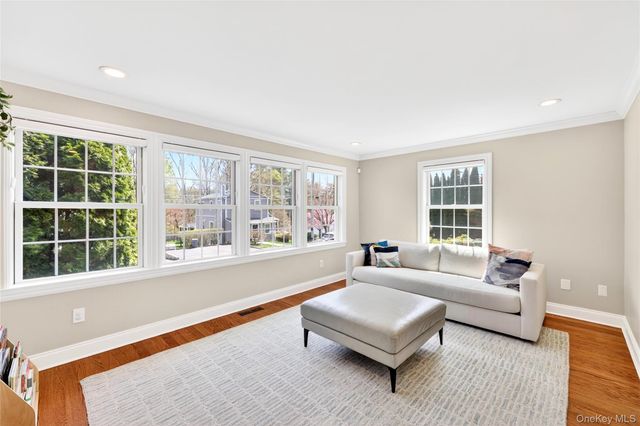 228 Sarles Lane, Pleasantville, NY 10570