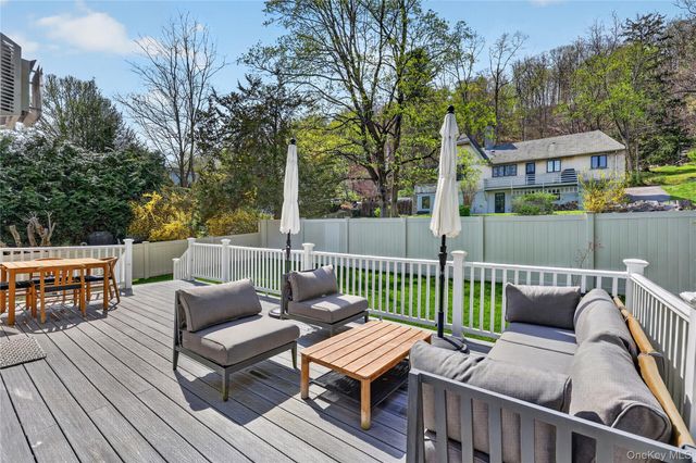 228 Sarles Lane, Pleasantville, NY 10570