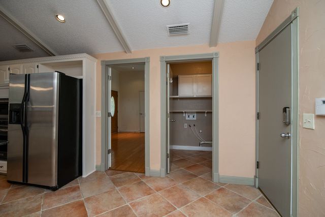 618 Stone Canyon Drive, Irving, TX 75063