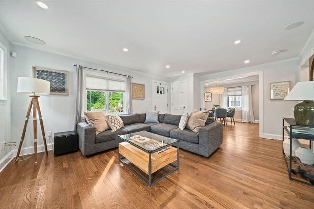 73 Hawthorne St, Boston, MA 02131