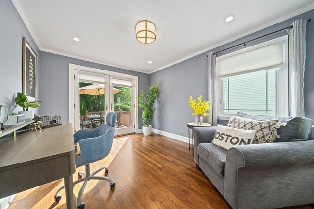 73 Hawthorne St, Boston, MA 02131