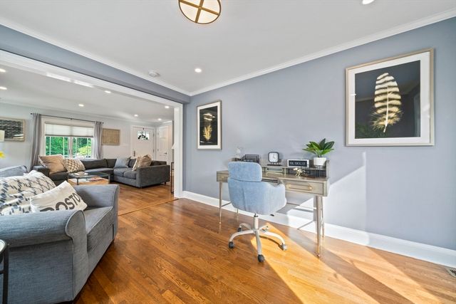 73 Hawthorne St, Boston, MA 02131