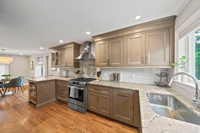 73 Hawthorne St, Boston, MA 02131