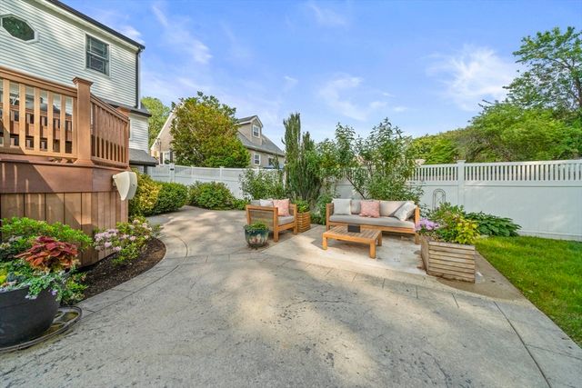 73 Hawthorne St, Boston, MA 02131