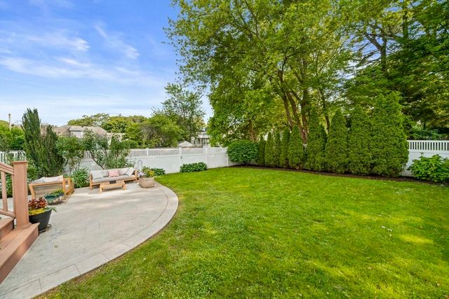 73 Hawthorne St, Boston, MA 02131