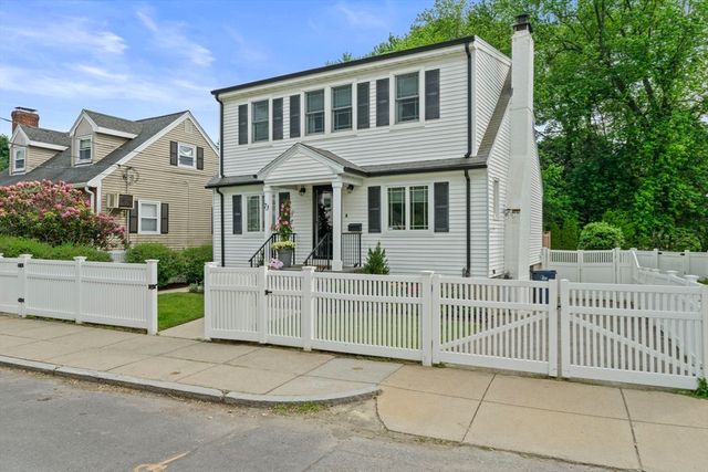 73 Hawthorne St, Boston, MA 02131