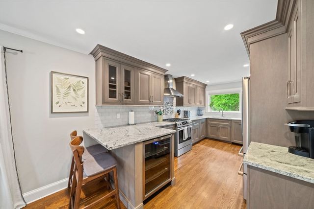 73 Hawthorne St, Boston, MA 02131