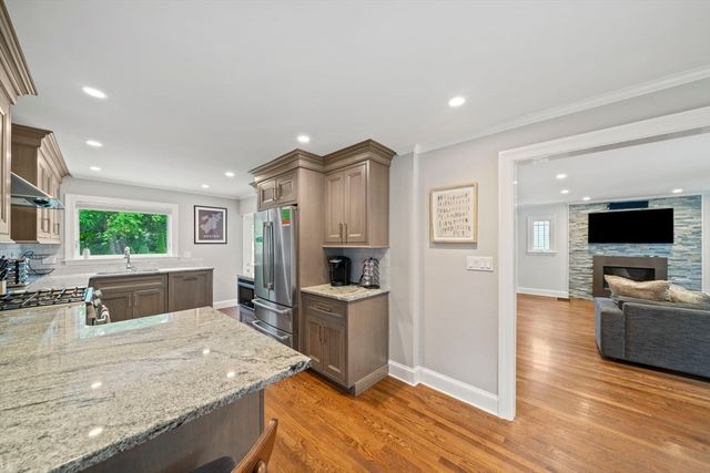 73 Hawthorne St, Boston, MA 02131