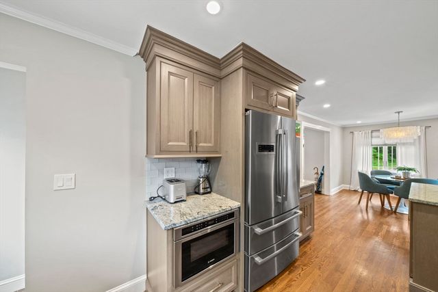 73 Hawthorne St, Boston, MA 02131