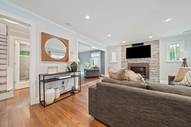 73 Hawthorne St, Boston, MA 02131