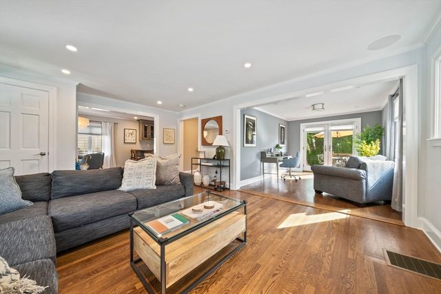 73 Hawthorne St, Boston, MA 02131